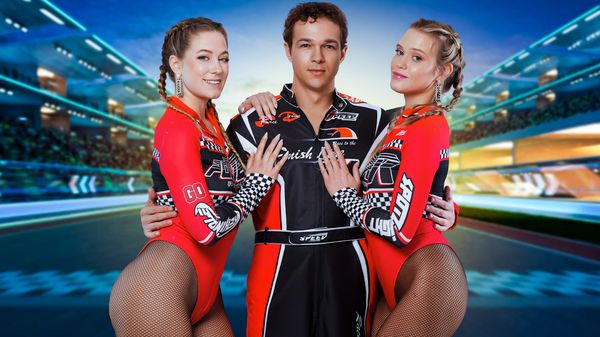 Dos hermanastras, un piloto y un casting muy intimo  – Premium trio subtitulado español