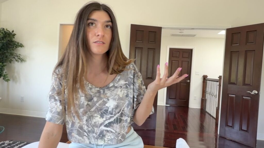Se sale con la suya convenciendo a su hermanastro a base de una cogida - sub español