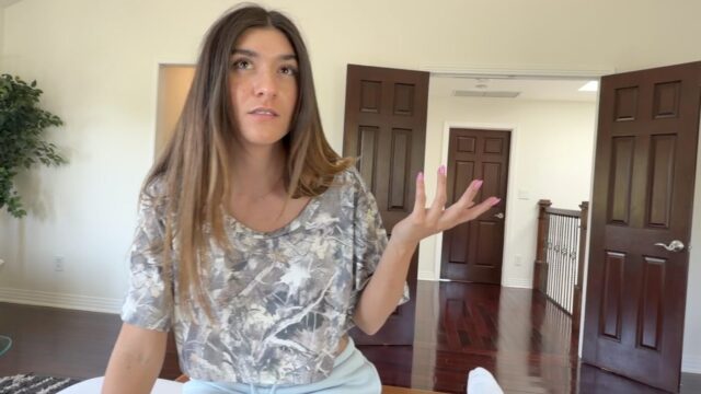Se sale con la suya convenciendo a su hermanastro a base de una cogida - Video HD Subtitulado